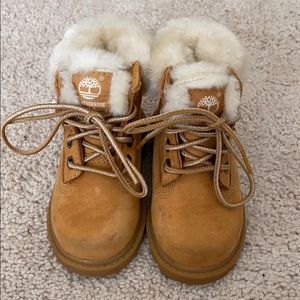 Timberlain fluffy baby boots